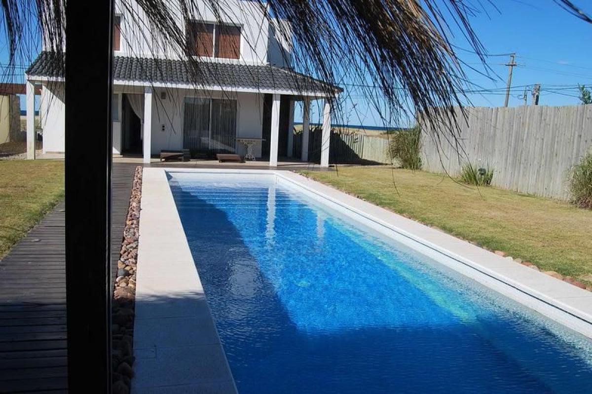 3 bedrooms House in Maldonado, Uruguay No. 9198