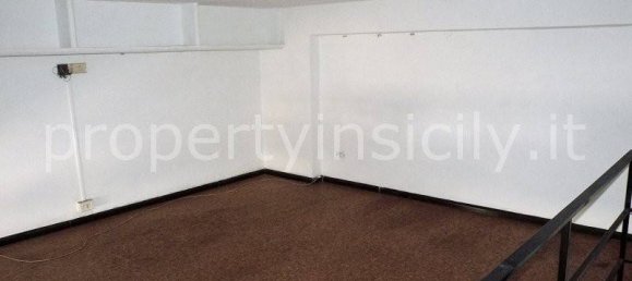 مرآب في Syracuse, Italy 32متر مربع رقم 244168 10