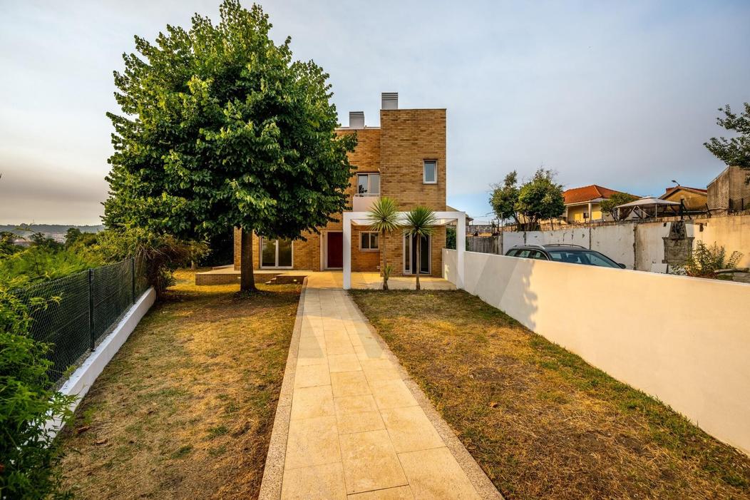 5 bedrooms House in Valongo, Portugal No. 233797