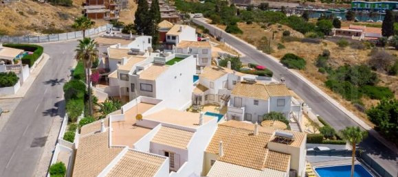 3 bedrooms Villa in Albufeira, Portugal No. 142675 2