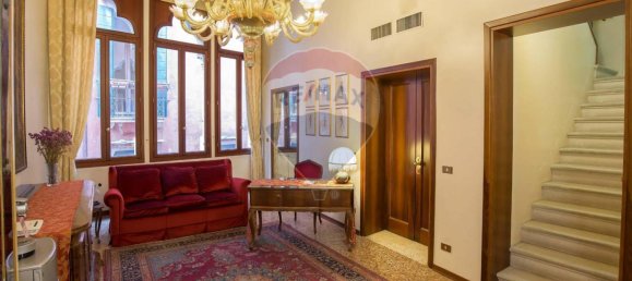 2 bedrooms Apartment in Venice, Italy No. 170700 2