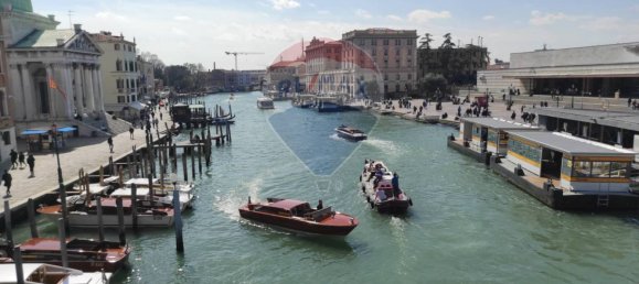 2 bedrooms Apartment in Venice, Italy No. 170700 3