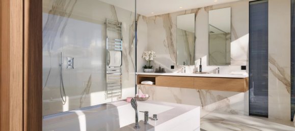 5 bedrooms Villa in Cannes, France No. 1773 11