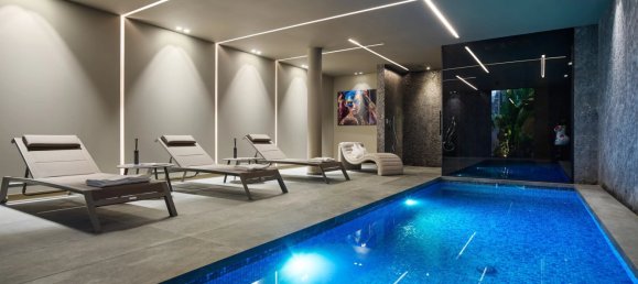 5 bedrooms Villa in Cannes, France No. 1773 12