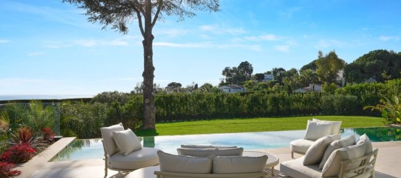 5 bedrooms Villa in Cannes, France No. 1773 4