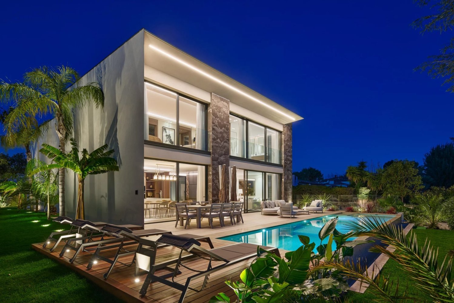 5 bedrooms Villa in Cannes, France No. 1773