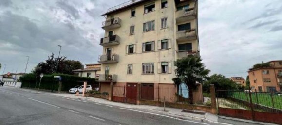 4 rooms Apartment in Venice, Italy No. 16180 2