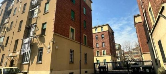 3 rooms Apartment in Turin, Italy No. 36116 3