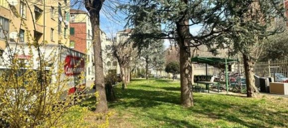 3 rooms Apartment in Turin, Italy No. 36116 2