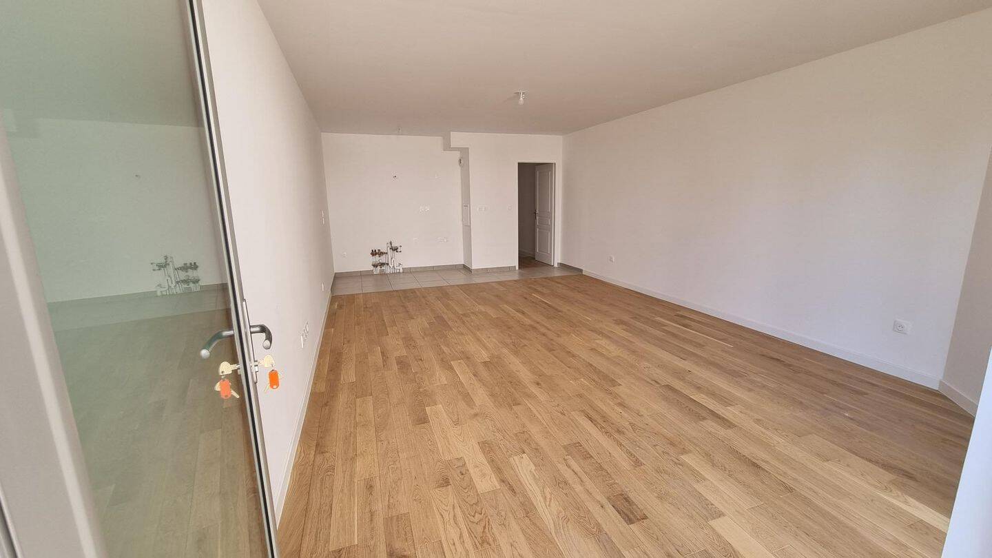 Studio in Sceaux, France No. 333931