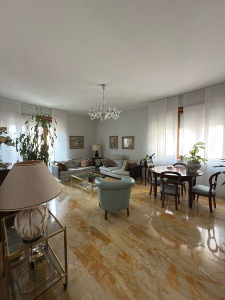 5 bedrooms Apartment in Turin, Italy No. 316701
