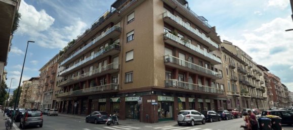 5 bedrooms Apartment in Turin, Italy No. 316701 2