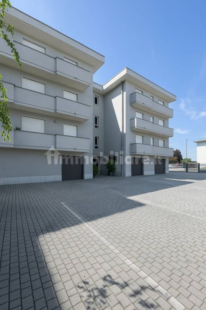 2 غرف نوم شقة في Casnate con Bernate, Italy رقم 264169