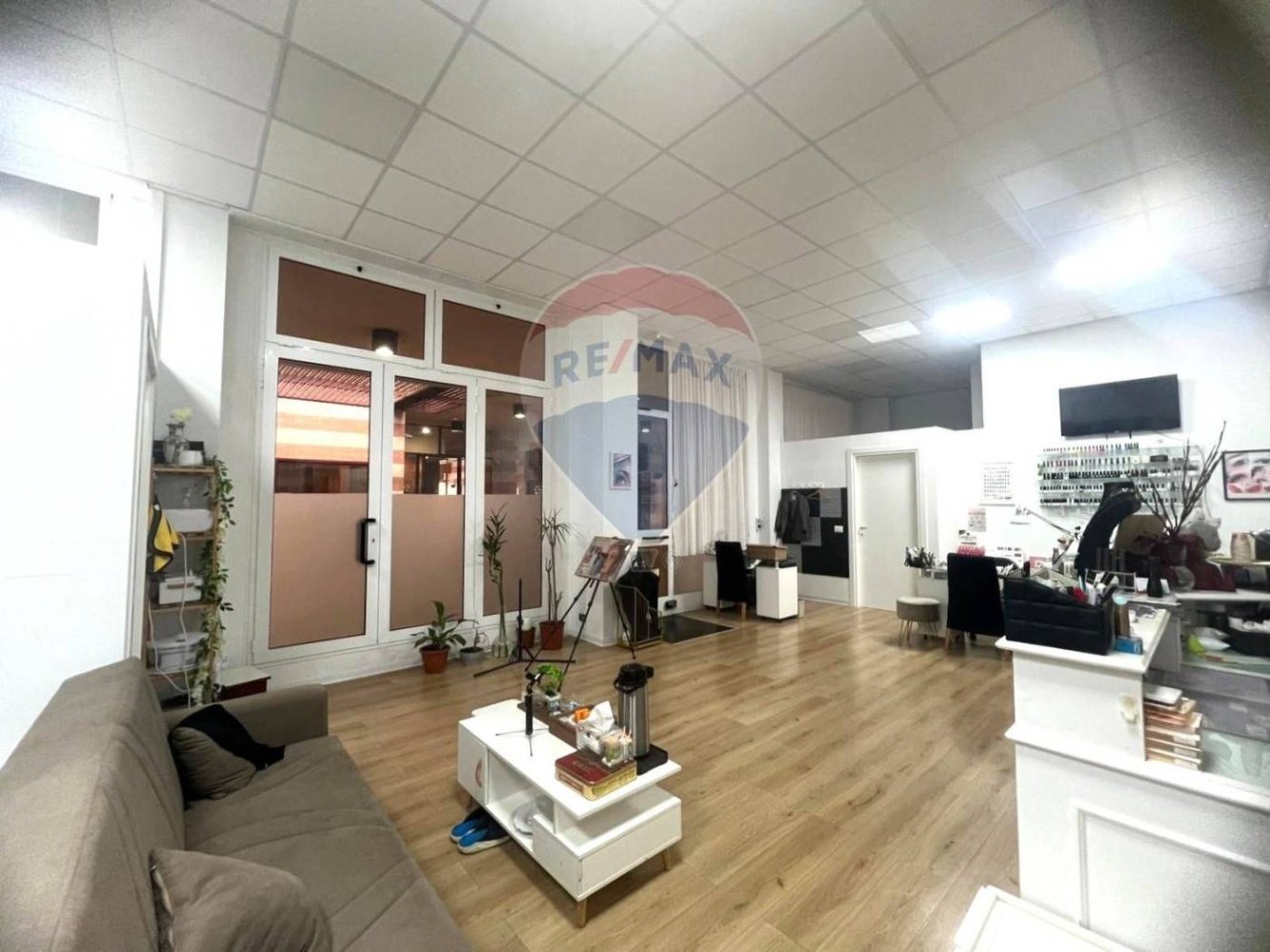 1 room Commercial property in Seregno, Italy No. 288155