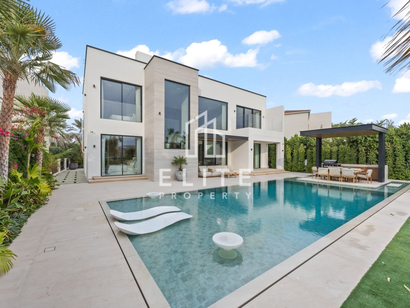 5 bedrooms Villa for sale in Dubai, UAE № 113245
