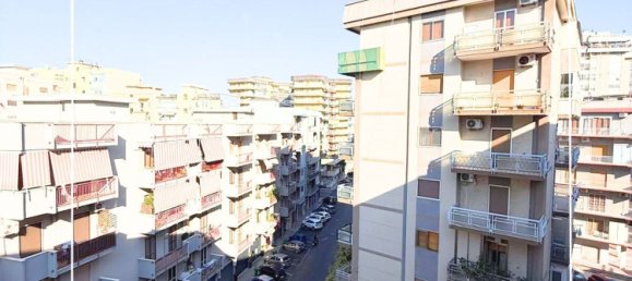 4 bedrooms Apartment in Taranto, Italy No. 325610 3