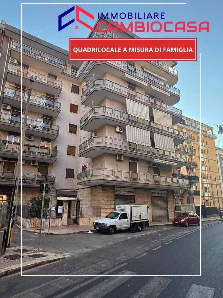 4 bedrooms Apartment in Taranto, Italy No. 325610