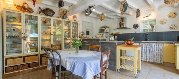 6 bedrooms House in Charente, France No. 303988 2