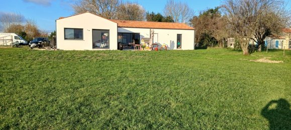 3 bedrooms House in Charente-Maritime, France No. 297790 2