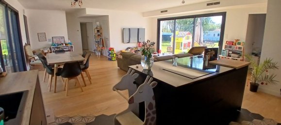 3 bedrooms House in Charente-Maritime, France No. 297790 3