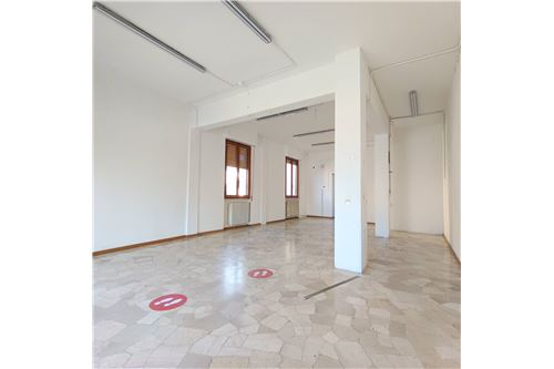 3 rooms Commercial property in Figline e Incisa Valdarno, Italy No. 280271