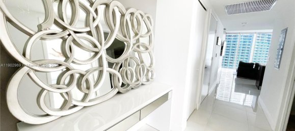 2 chambres propriété commerciale à vendre à Miami, Miami-Dade, Florida, USA № 614864 3