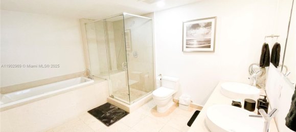 2 chambres propriété commerciale à vendre à Miami, Miami-Dade, Florida, USA № 614864 11