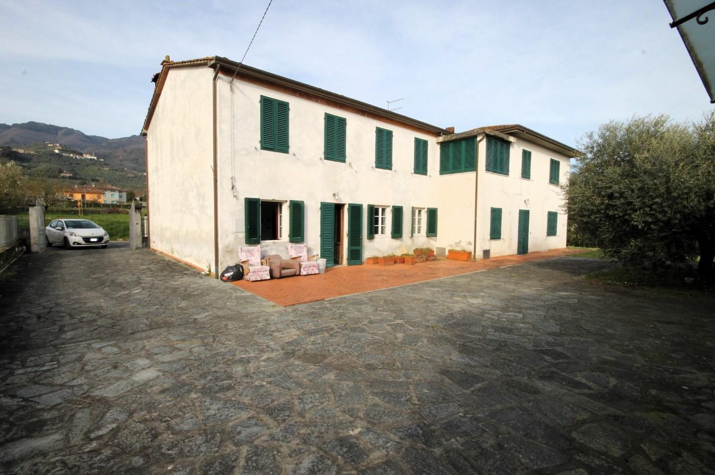 7 bedrooms House in Capannori, Italy No. 59551