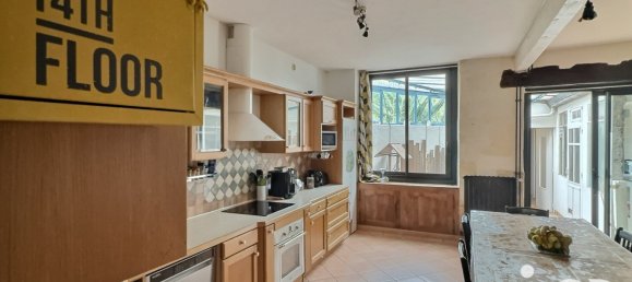 6 bedrooms House in Saint-Jean-d'Angely, France No. 98472 3