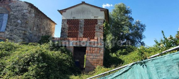 2 bedrooms House in Capannori, Italy No. 81401 2