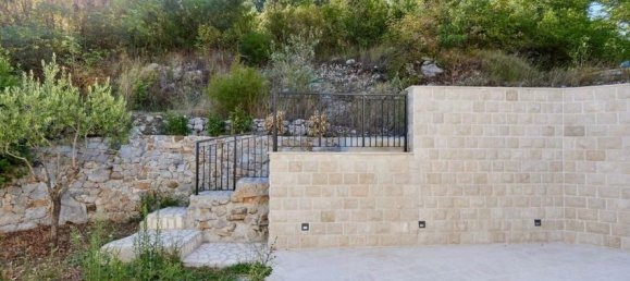 4 bedrooms Commercial property in Kotor, Montenegro No. 108 10