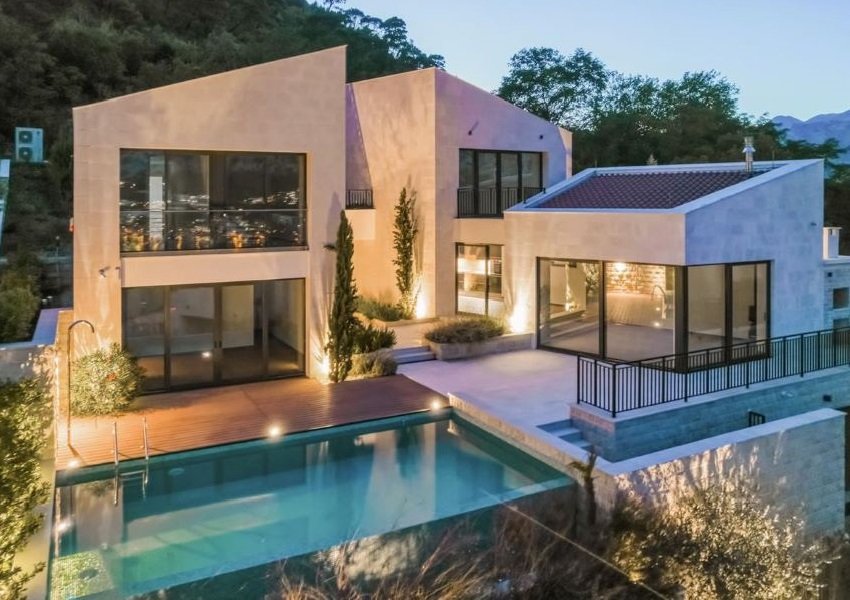 4 bedrooms Commercial property in Kotor, Montenegro No. 108