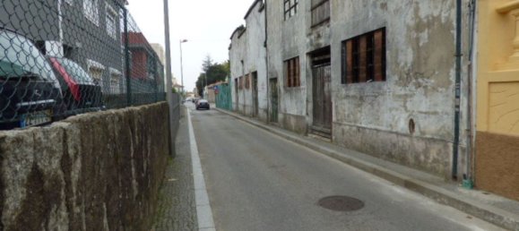 Edificio en Vila Nova de Gaia, Portugal 690 m² No. 83618 11