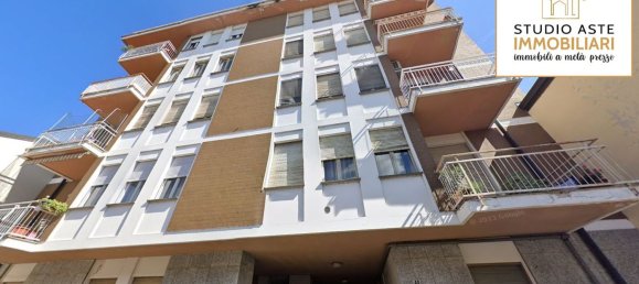 4 rooms Apartment in Turbigo, Italy No. 16810 2