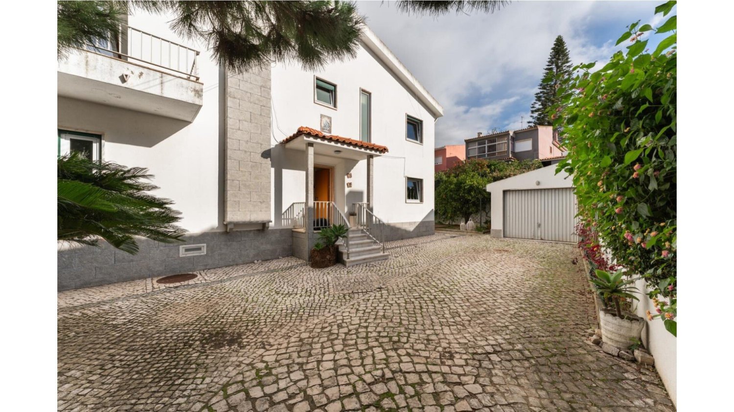 4 bedrooms Villa in Cascais, Portugal No. 183086