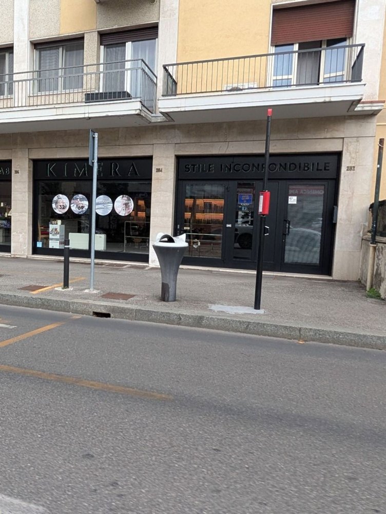 160m² Commercial property in Brescia, Italy No. 391855