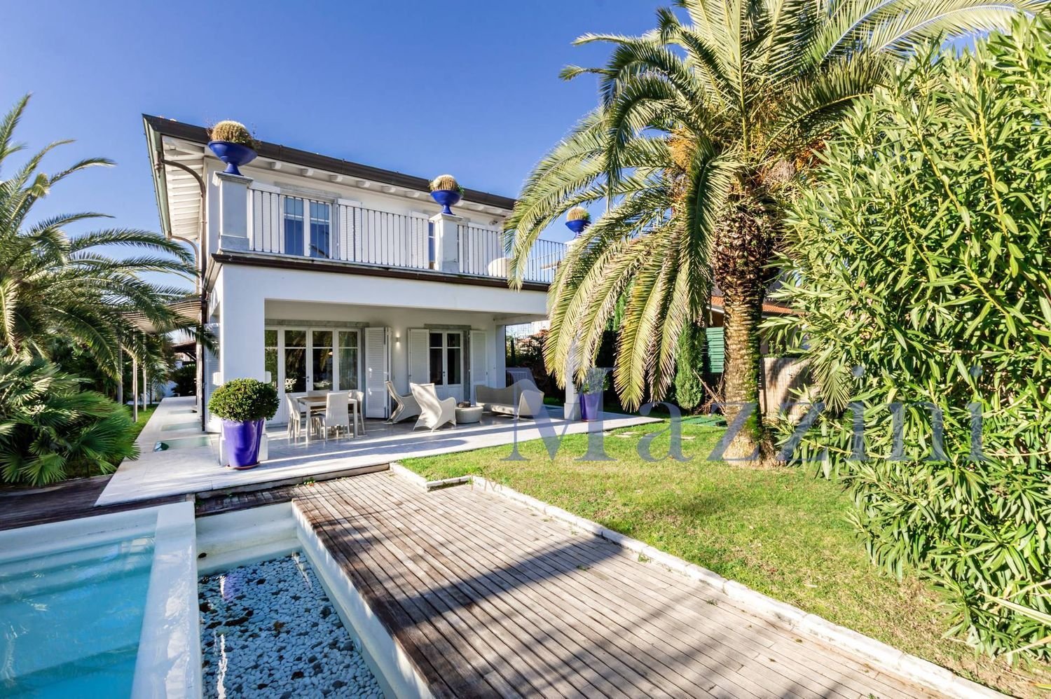 8 rooms Villa in Forte dei Marmi, Italy No. 304290