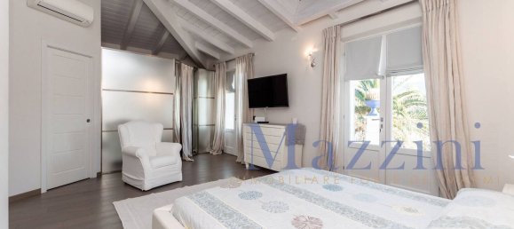 8 rooms Villa in Forte dei Marmi, Italy No. 304290 35