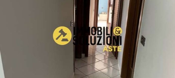 3 rooms Apartment in Vigevano, Italy No. 196889 8