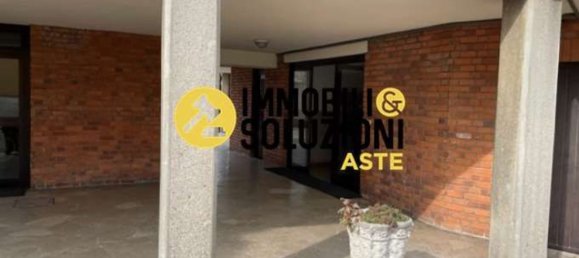 3 rooms Apartment in Vigevano, Italy No. 196889 4