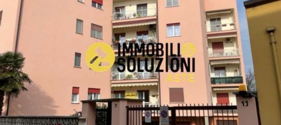 3 rooms Apartment in Vigevano, Italy No. 196889 3