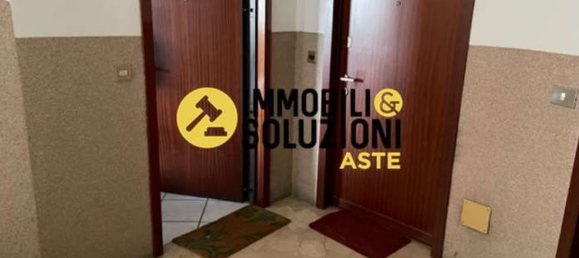 3 rooms Apartment in Vigevano, Italy No. 196889 5