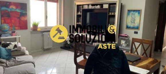 3 rooms Apartment in Vigevano, Italy No. 196889 6