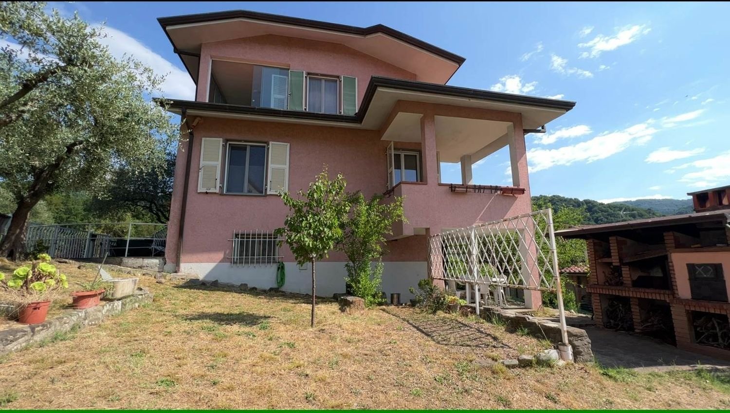 5 rooms House in Follo, Italy No. 263411
