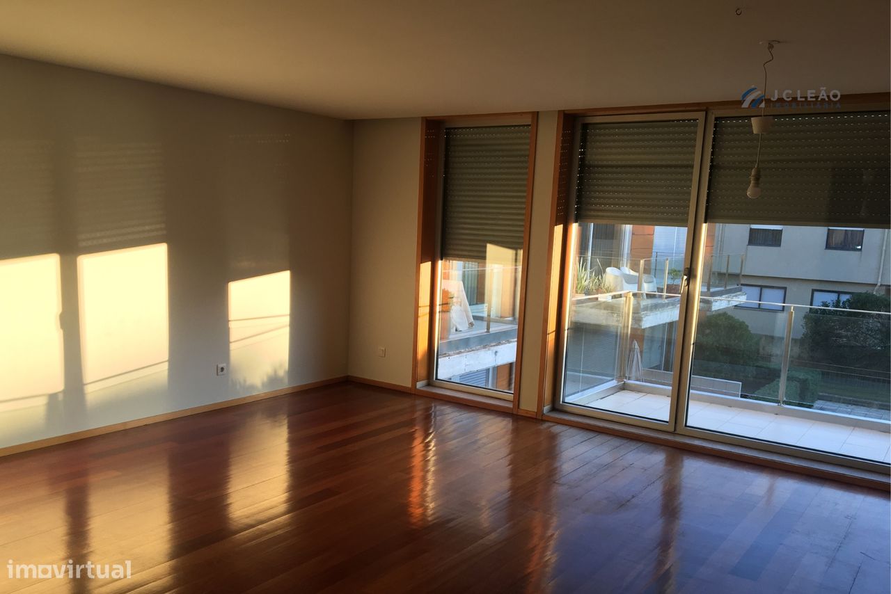 Dúplex de 2 dormitorios en Matosinhos, Portugal No. 106293