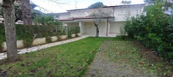 6 rooms Villa in Forte dei Marmi, Italy No. 129543 3
