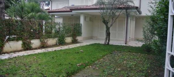 6 rooms Villa in Forte dei Marmi, Italy No. 129543 5
