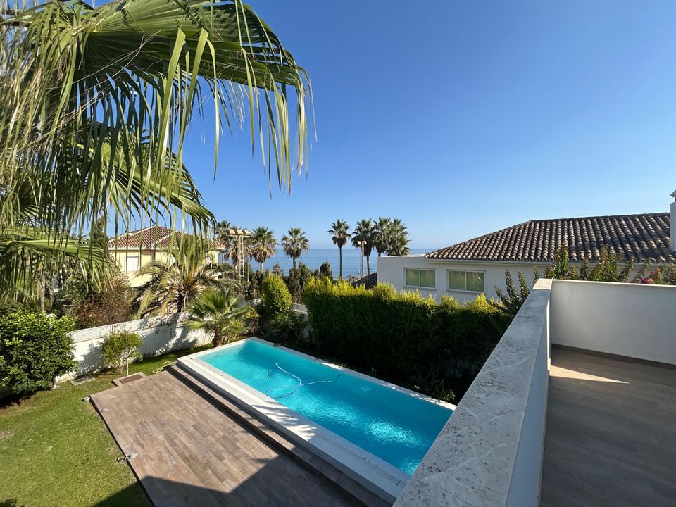 5 bedrooms Villa in Marbella, Spain No. 262623
