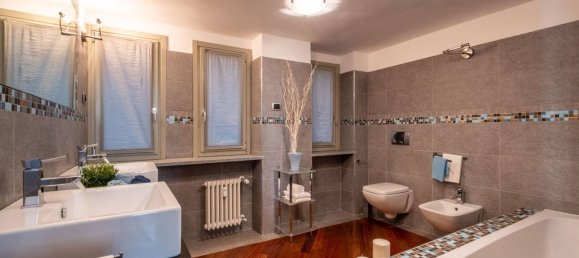 5 غرف نوم شقة في Turin, Italy رقم 327687 7