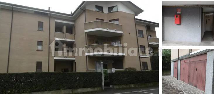 4 bedrooms Apartment in Varedo, Italy No. 222816